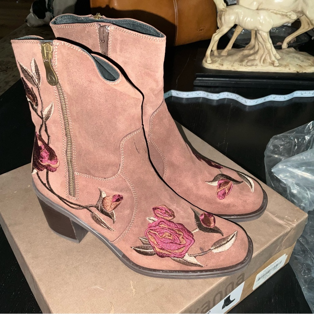 Sundance Catalog, Kanna Embroidered Boots Size 7 NIB